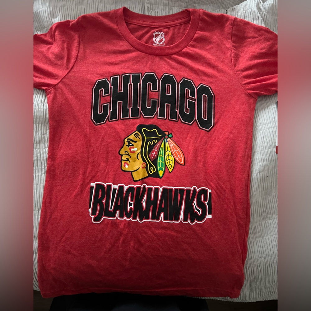 NWT Chicago Blackhawks T-shirt
